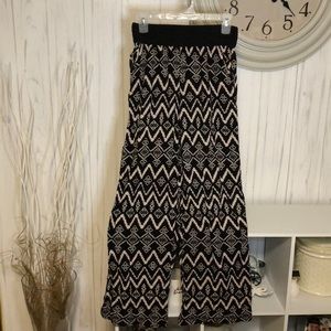 Woman’s size M Joe B boho style black pants with beige design